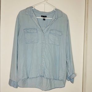 Gap Chambray Boyfriend Fit Button Down